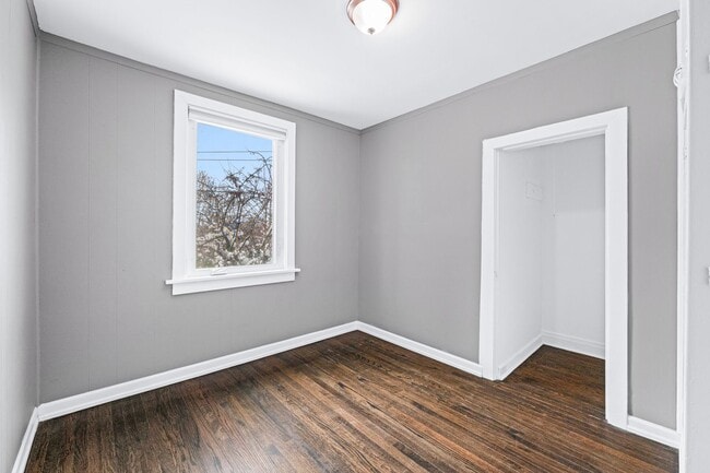 Building Photo - 233 Llewellyn Ave