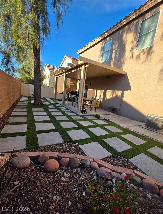 Building Photo - 7180 N Campbell Rd