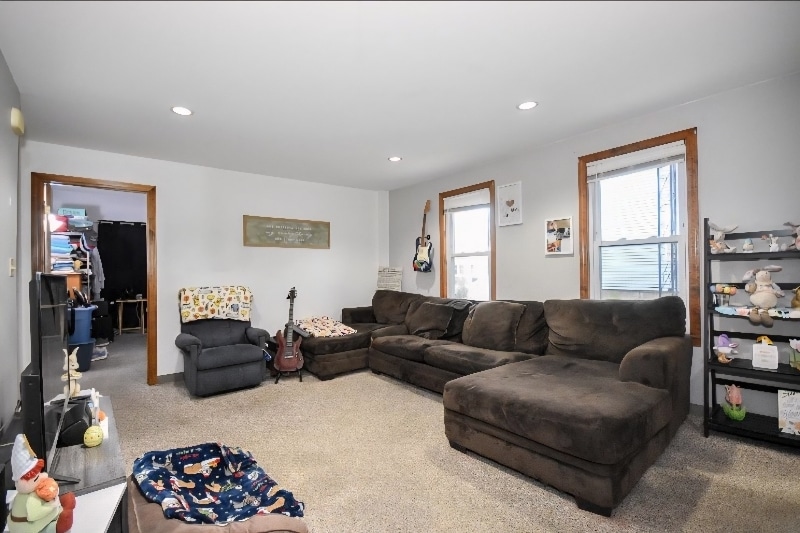 Building Photo - 105 Chestnut St