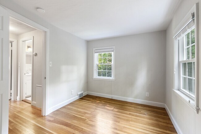 Building Photo - 216 Claybrook Rd