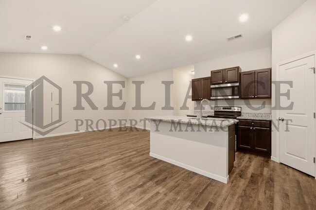 Building Photo - 452 S Longbranch Dr