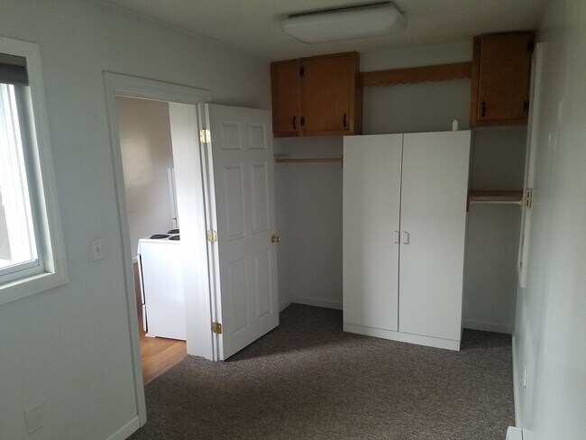 Building Photo - 557 W Church St