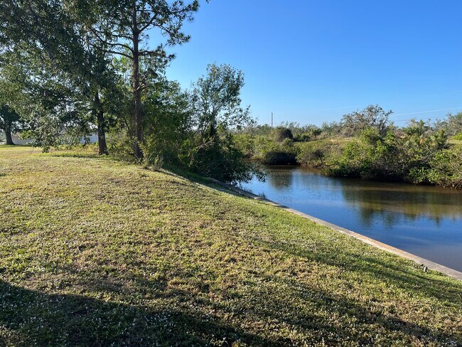 Building Photo - 3193 Desoto Dr