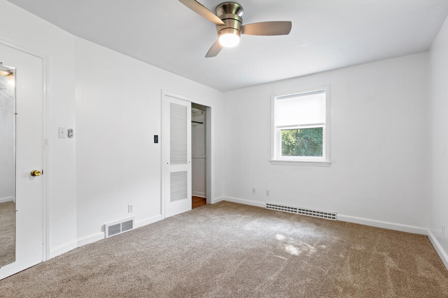 Building Photo - 68 Wilshire Dr