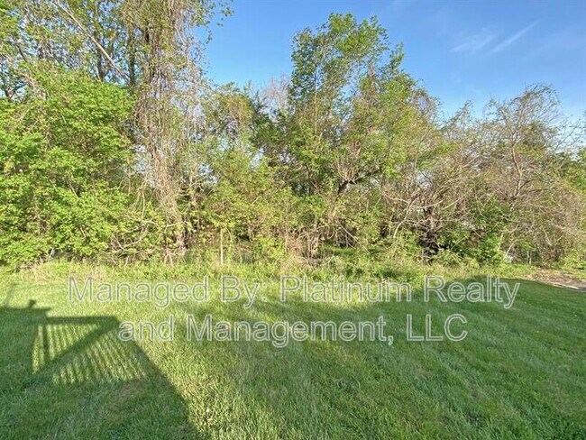 Building Photo - 667 Artic Ave