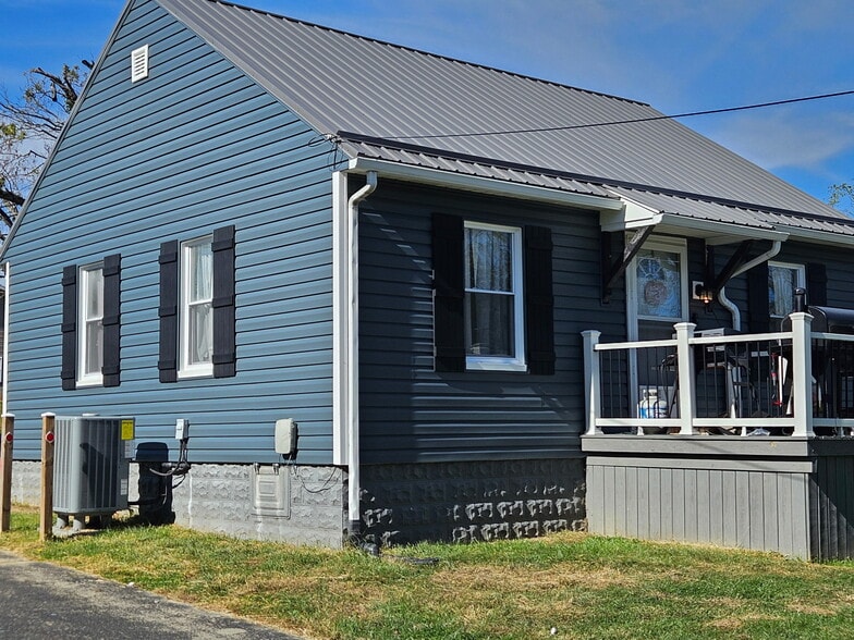Building Photo - 170 Schroyers Ln