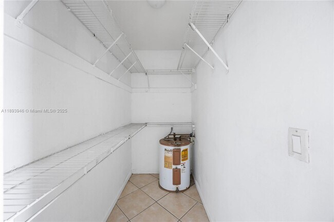 Building Photo - 400 SE 31st St