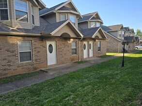 Building Photo - Capri Townhomes