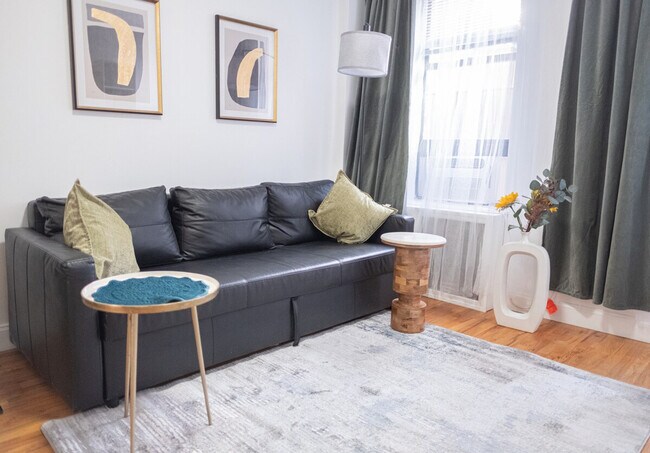 Building Photo - 305 E 95th St