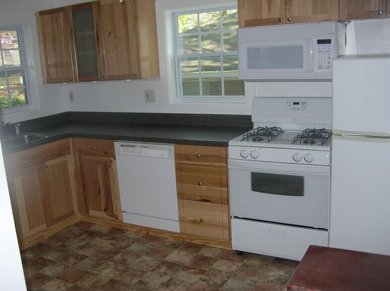 Building Photo - 1150 Standard Dr NE