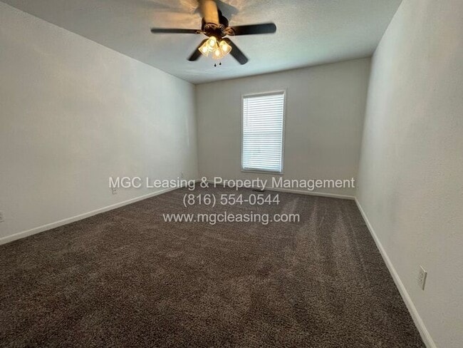 Building Photo - Everyday Comfort in Creekwood Park Townhom...