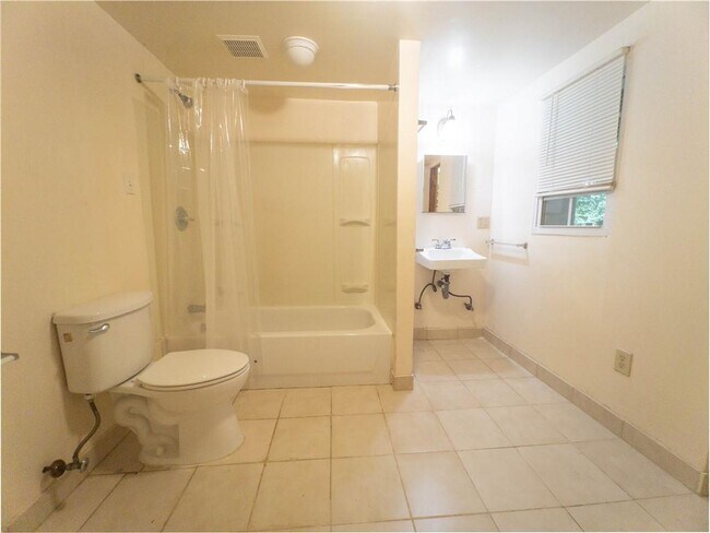 Building Photo - 965 Millbrook Ct