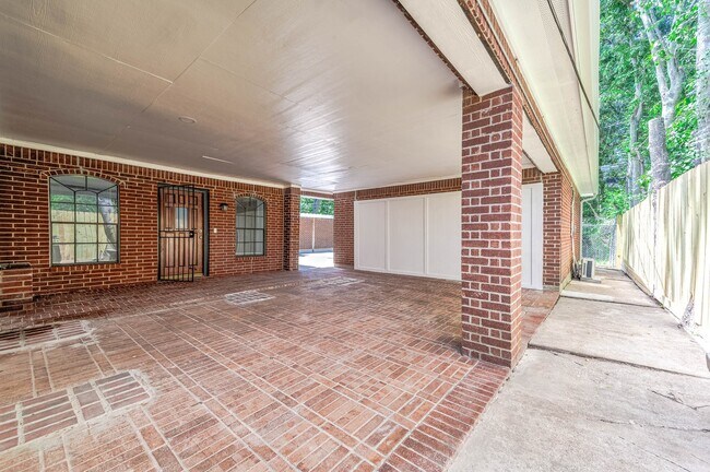 Building Photo - 8903 Sultan Dr