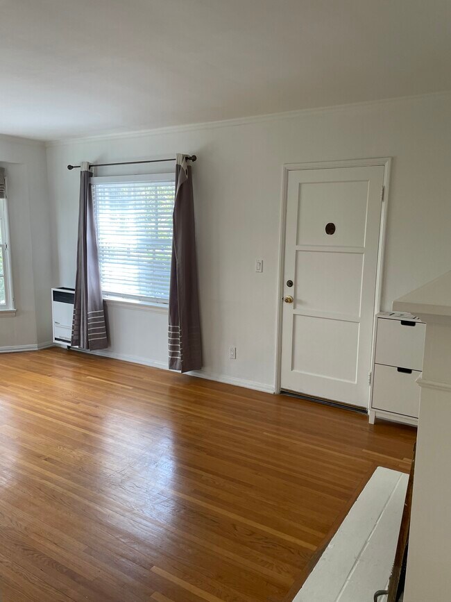 Living room - 10579 Ashton Ave
