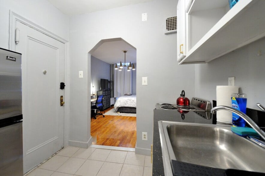 Building Photo - 173 E 91st St