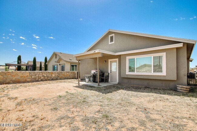 Building Photo - 12769 Tre Maximiliano Ave
