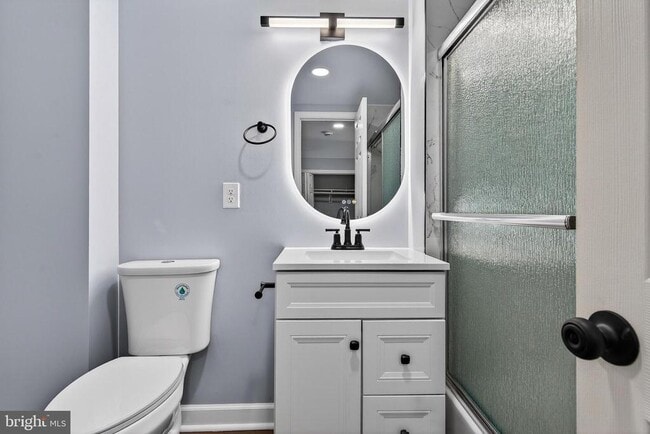 Building Photo - 2403 Kingsway Rd