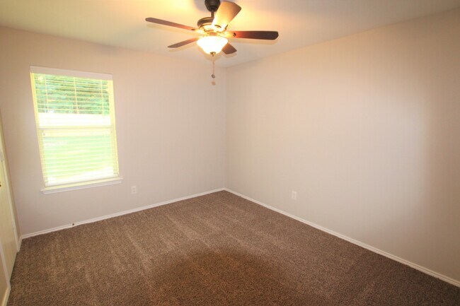 Building Photo - Coming Soon! Updated 3 Bedroom, 2 Bathroom home in Whitehouse ISD!