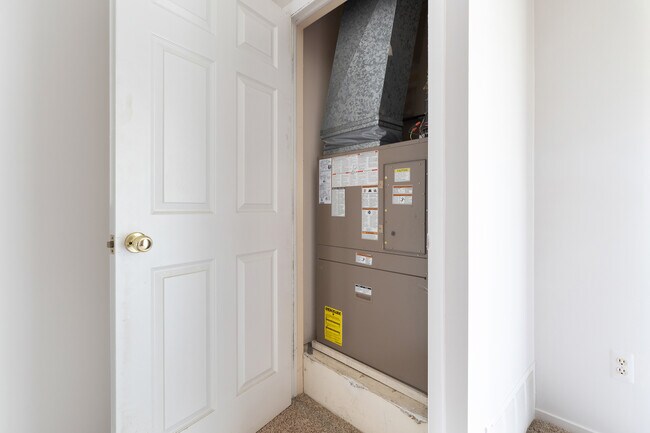 Building Photo - 16446 Clarkson Dr