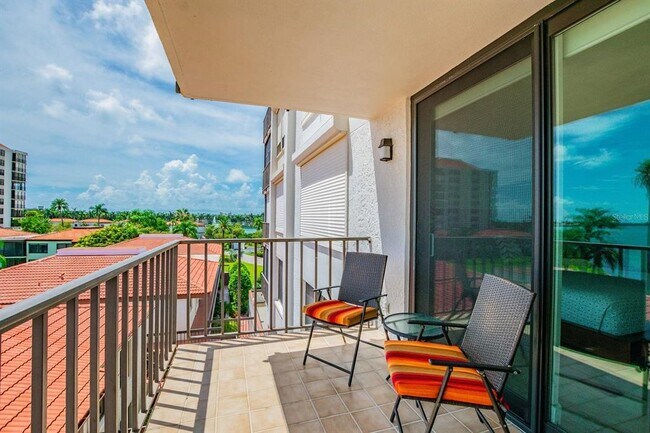 Building Photo - 6295 Bahia Del Mar Cir