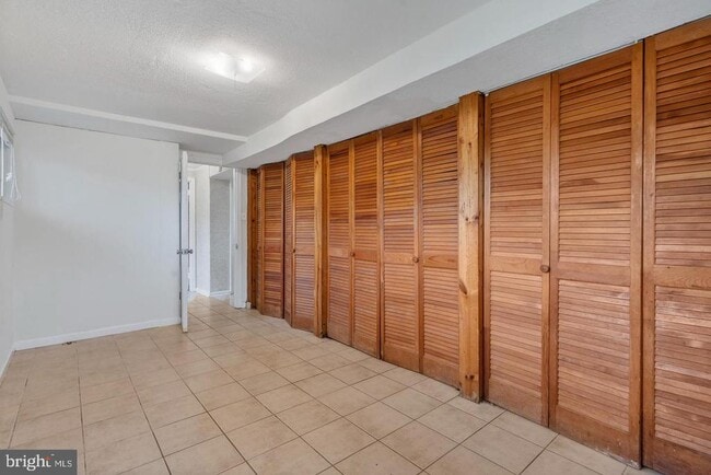Building Photo - 6318 Willowood Ln