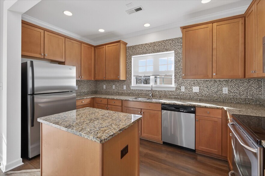 Building Photo - 15208 Loire Valley St