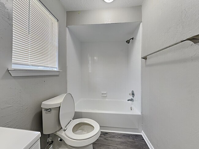 Building Photo - 22723 Brafferton Ln