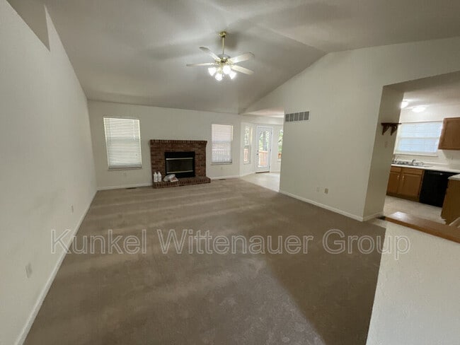 Building Photo - 1545 Fairoaks Dr