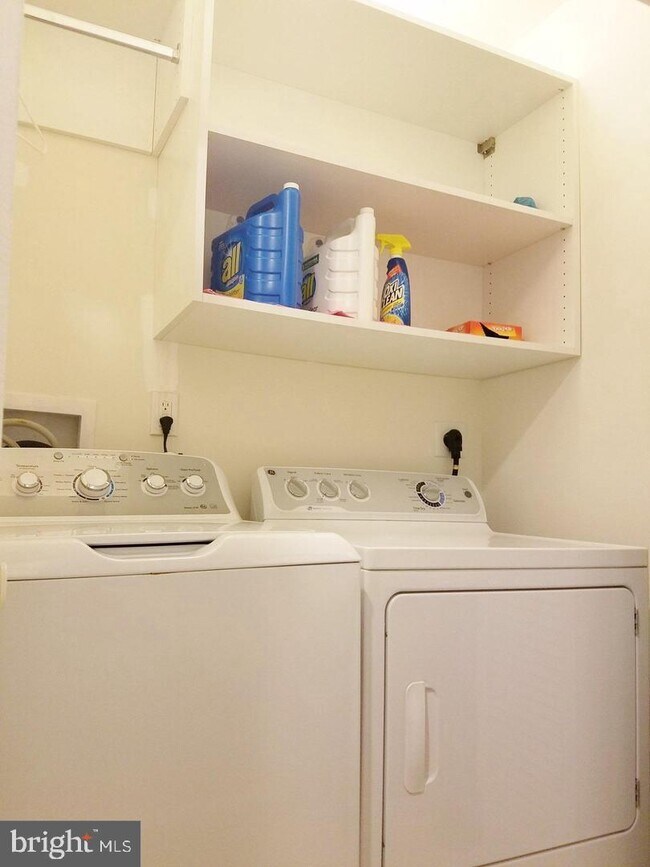 Building Photo - 611 Washington Sq