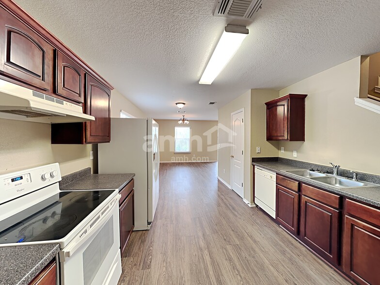 Building Photo - 9211 Mission Run