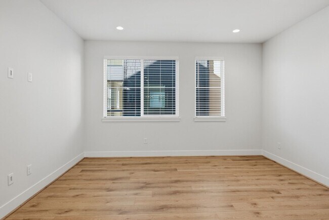 Building Photo - 13364 NE 175th Pl