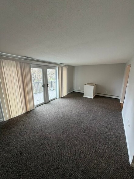 Building Photo - 136 Canterbury Ln