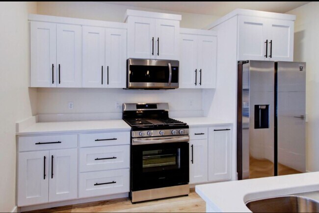 Building Photo - 2875 W Cody Dr