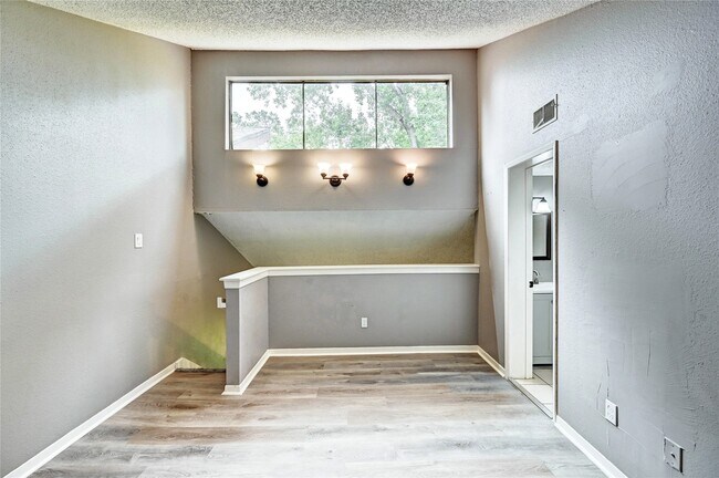 Building Photo - 12900 Walden Rd