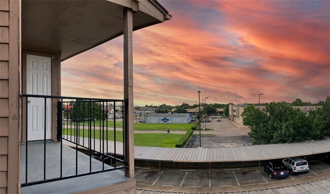Building Photo - 10101 S Gessner Rd