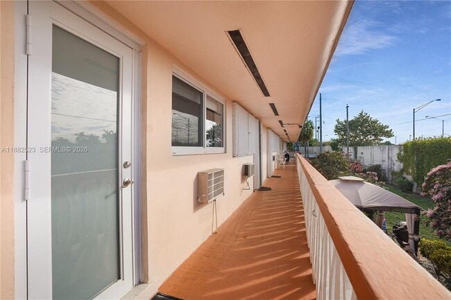 Building Photo - 1000 SW 11th Ave