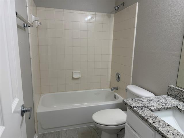 Building Photo - 220 Bonsai Dr