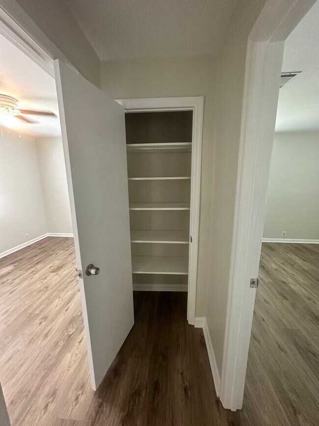 Building Photo - Charming home Close to VSU