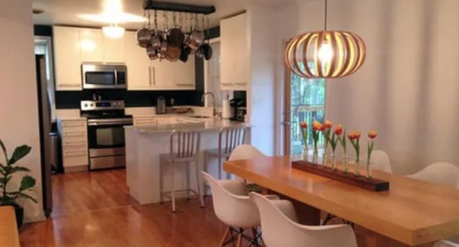 Building Photo - Updated 3 bed 2 bath. Garage and screened porch