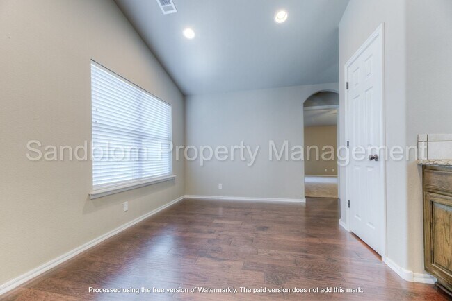 Building Photo - FOR LEASE | Jenks Home | 4 Bed, 2.5 Bath $...