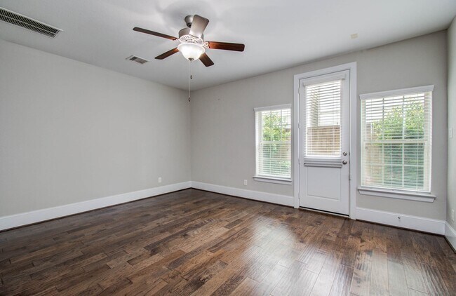 Building Photo - 11023 Acorn Falls Dr