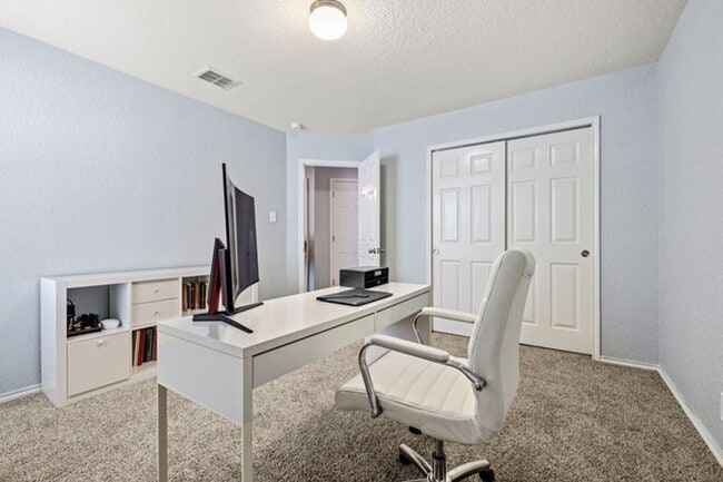 Building Photo - Single story home with study located in Miramar.