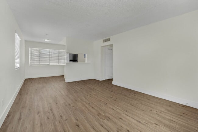 Building Photo - 1304 Rexford Pl