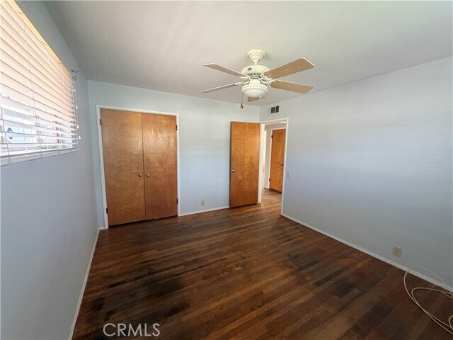 Building Photo - 323 E Holly St