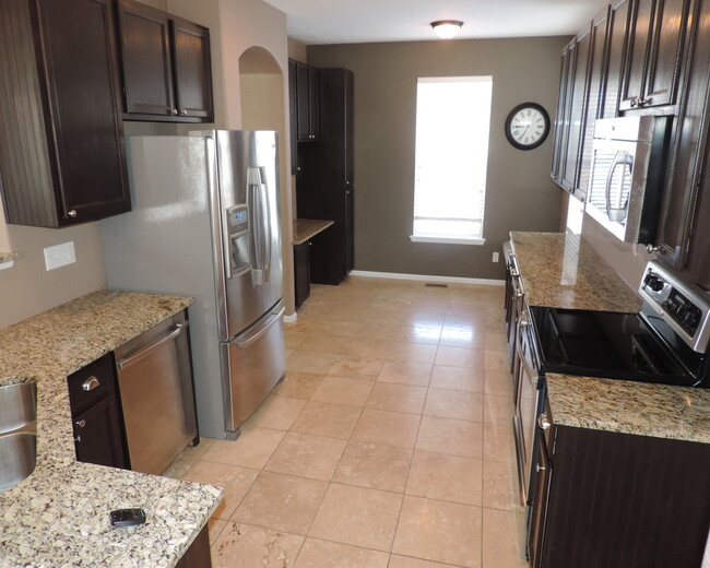 Building Photo - Conservatory 4 Bedroom Home (Available Imm...