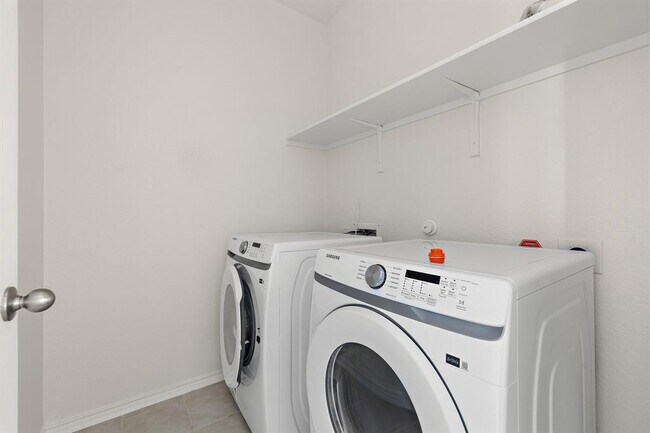 Building Photo - 1716 Tin Can Trl