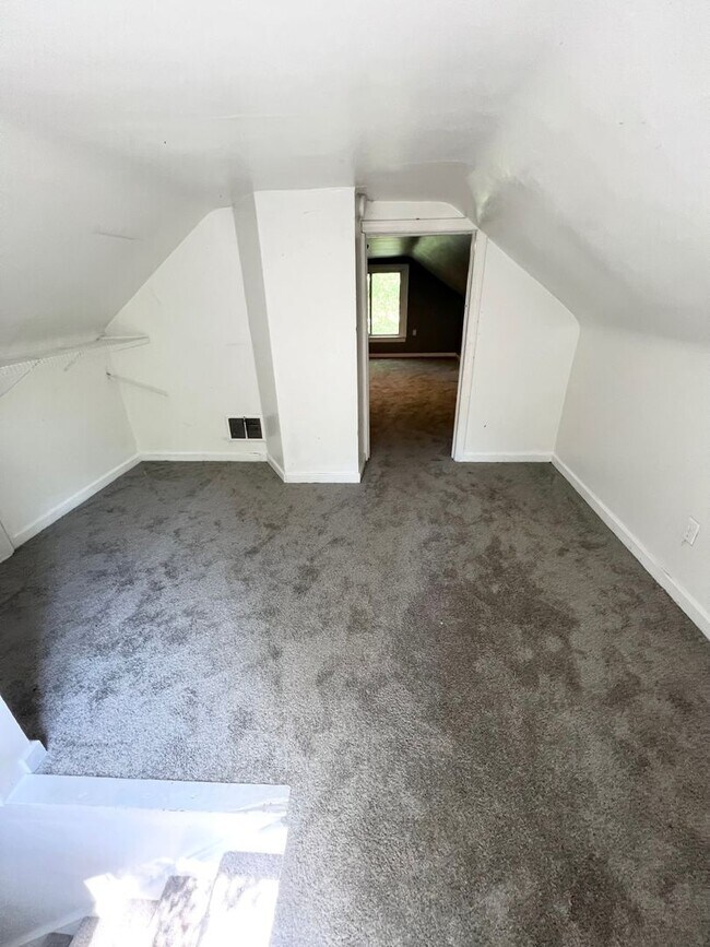 Building Photo - Newly Renovated 2 Bedroom 1 Bathroom in Verona- Garage and Stainless Appliances