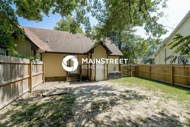 Building Photo - 3203 Lakeford Dr