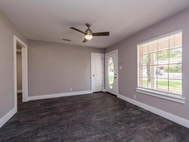 Building Photo - 3910 Hillside Dr