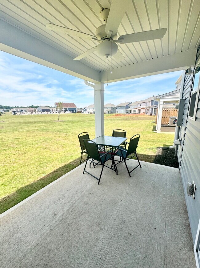 Building Photo - Brand new townhome - Perfect for students or families